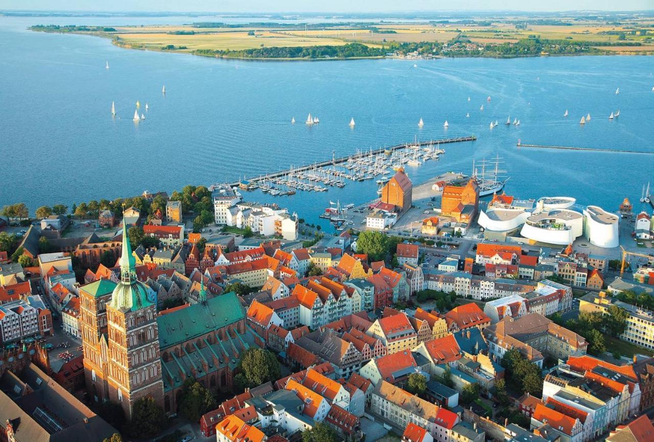 Ferienwohnung In Villa Stralsund Bagian luar foto